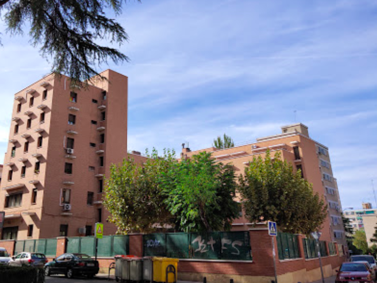 Residencia para mayores Sagrada Familia (Centro Lares)