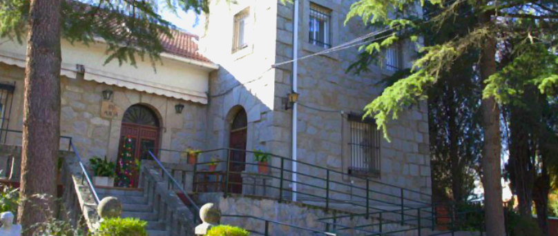 Residencia Santa María de los Ángeles ( Centro Lares)